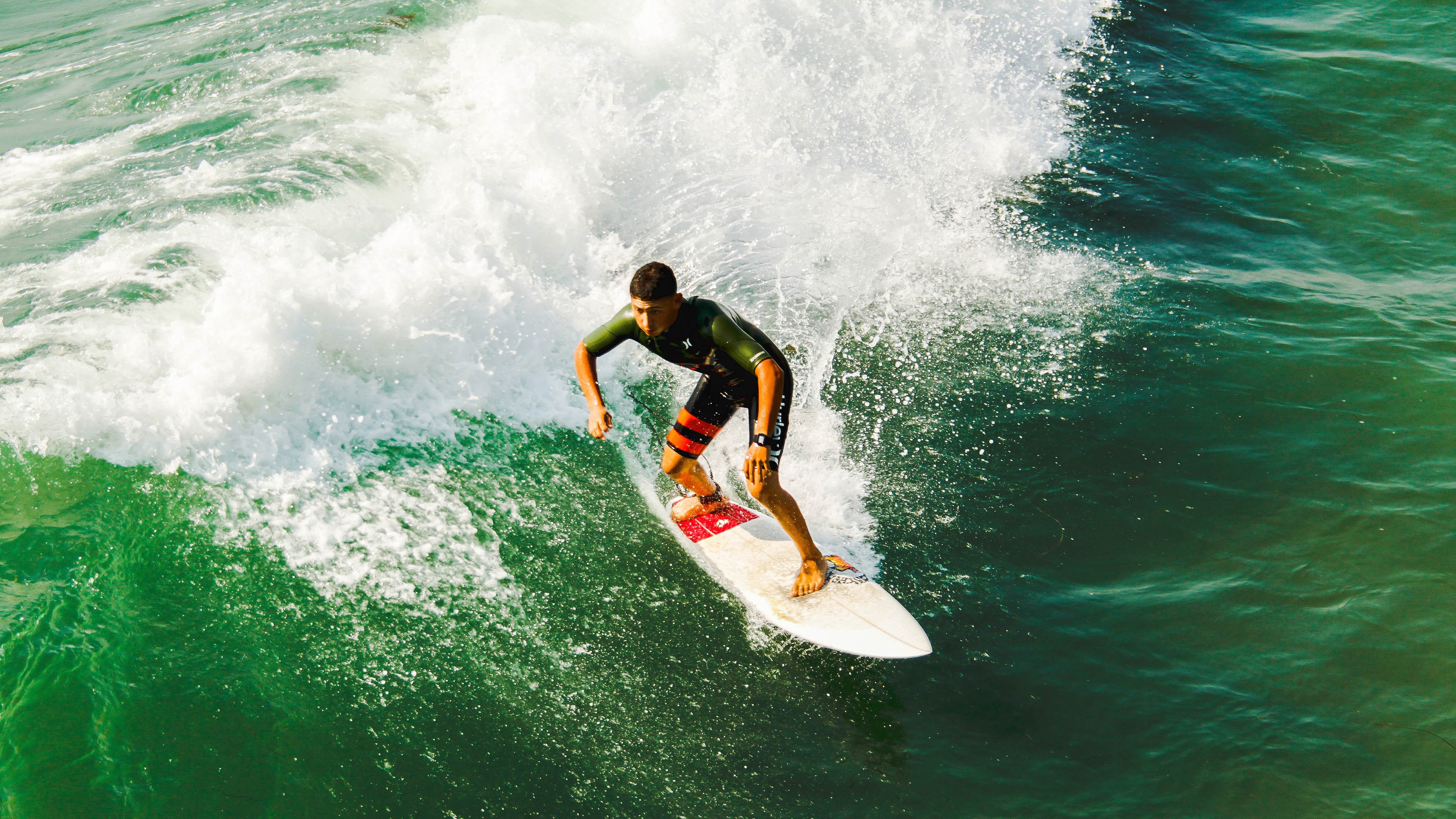 石油人主场观众热情高涨，石油人的风采